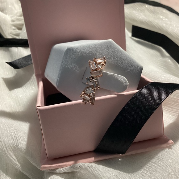 💋Beautiful Rose Gold Baguette DIamond (Lab) Cluster Band - Picture 3 of 16